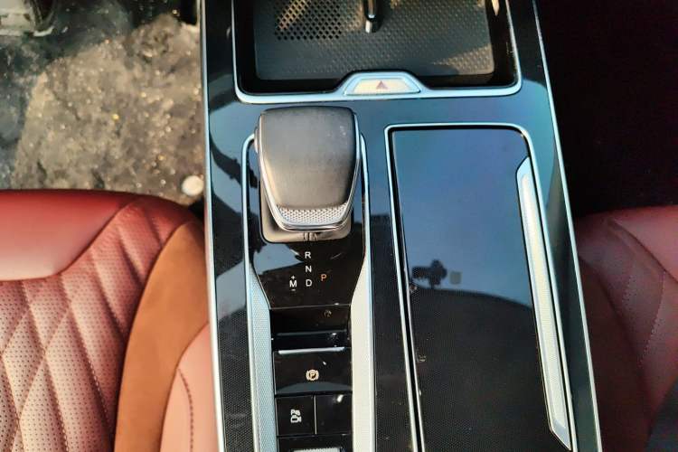 Used Hongqi HS5 2023 2.0T Qixiang Pro Edition Gear Lever