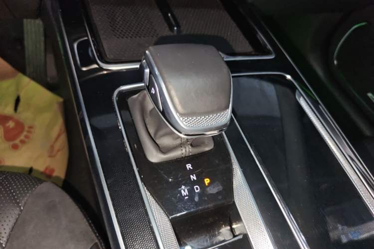 Used Hongqi HS5 2023 2.0T Qixiang Pro Edition Gear Lever
