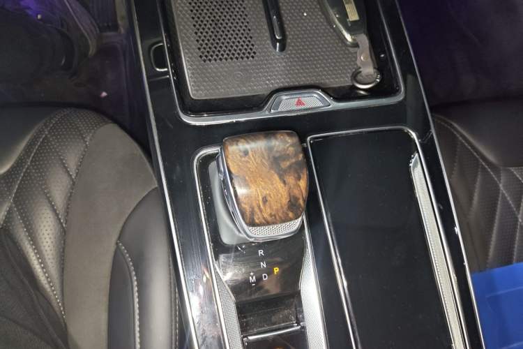 Used Hongqi HS5 2023 2.0T Qixiang Pro Edition Gear Lever