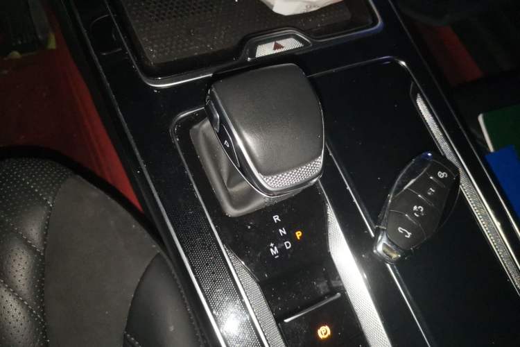 Used Hongqi HS5 2023 2.0T Four-Wheel Drive Flagship Pro Edition Gear Lever