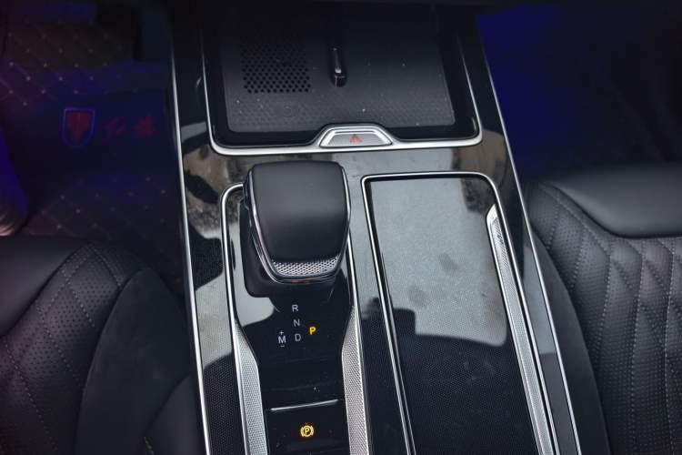Used Hongqi HS5 2023 2.0T Qixiang Pro Edition Gear Lever