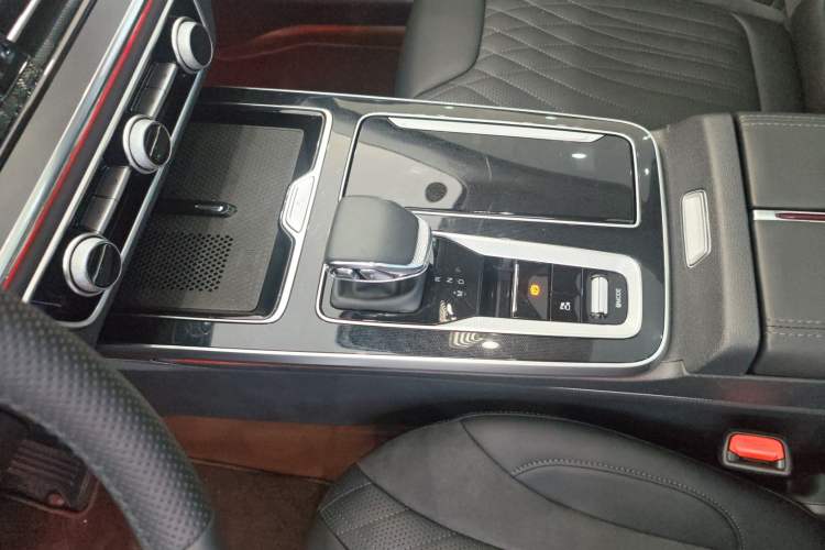 Used Hongqi HS5 2023 2.0T Qixiang Pro Edition Gear Lever