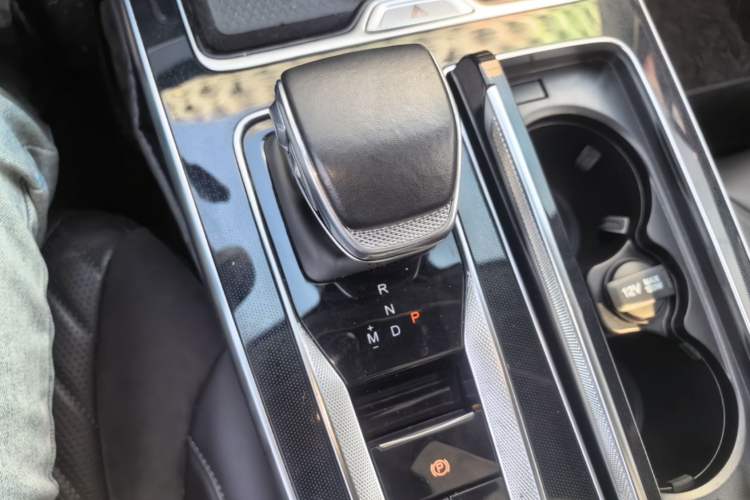 Used Hongqi HS5 2023 2.0T Qixiang Pro Edition Gear Lever