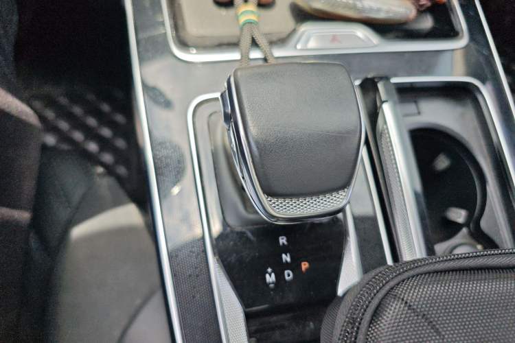 Used Hongqi HS5 2023 2.0T Four-Wheel Drive Flagship Pro Edition Gear Lever