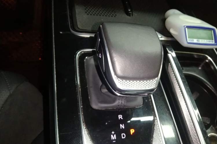 Used Hongqi HS5 2023 2.0T Qixiang Pro Edition Gear Lever