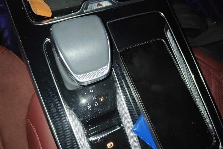 Used Hongqi HS5 2023 2.0T Qixiang Pro Edition Gear Lever