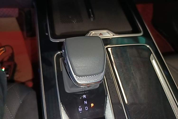 Used Hongqi HS5 2023 2.0T Qixiang Pro Edition Gear Lever