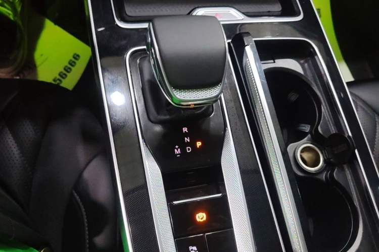 Used Hongqi HS5 2023 2.0T Four-Wheel Drive Flagship Pro Edition Gear Lever