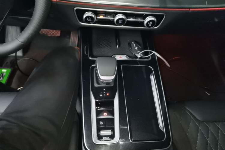 Used Hongqi HS5 2023 2.0T Qixiang Pro Edition Gear Lever