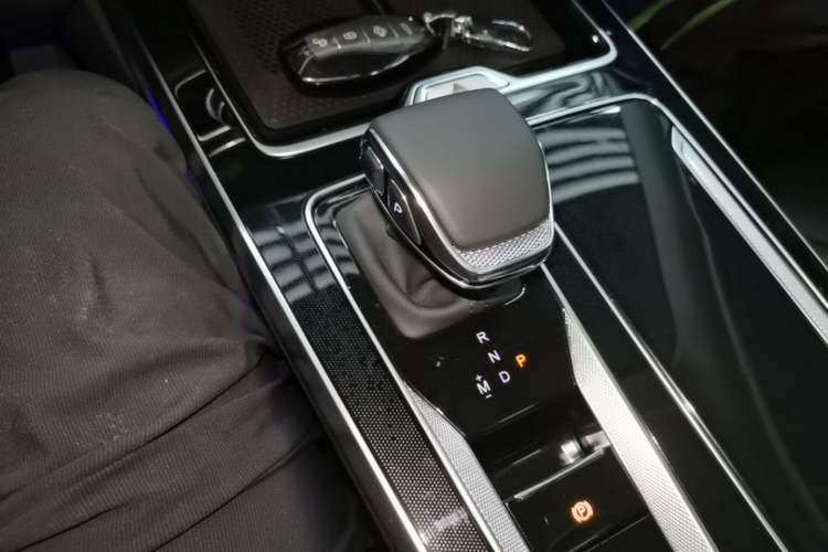 Used Hongqi HS5 2023 2.0T Qixiang Pro Edition Gear Lever