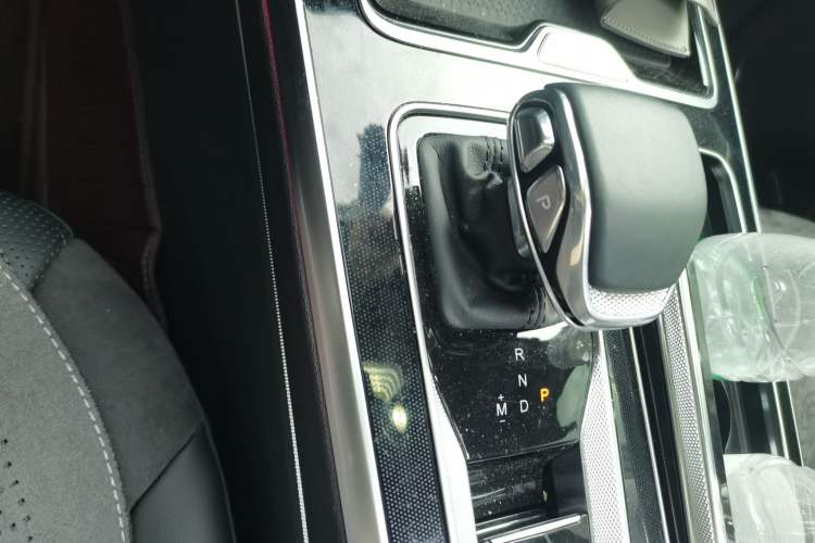 Used Hongqi HS5 2023 2.0T Qixiang Pro Edition Gear Lever