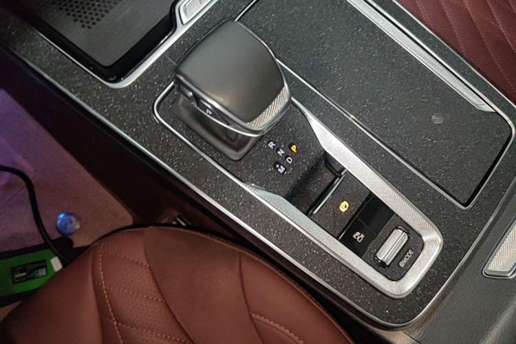 Used Hongqi HS5 2023 2.0T Qixiang Pro Edition Gear Lever