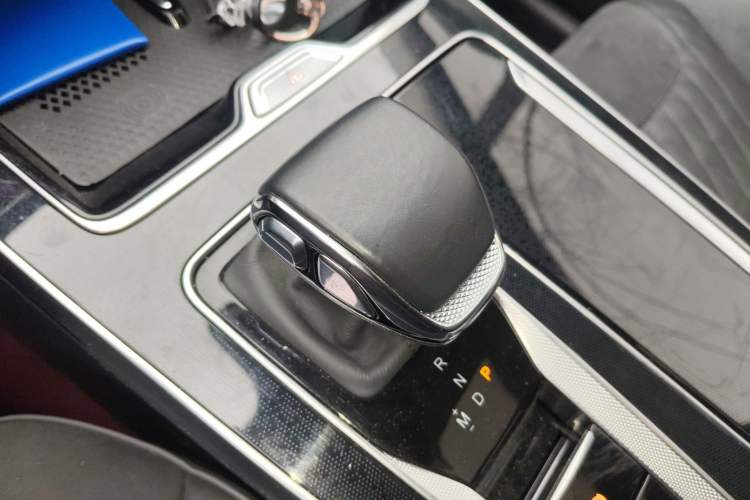 Used Hongqi HS5 2023 2.0T Qixiang Pro Edition Gear Lever