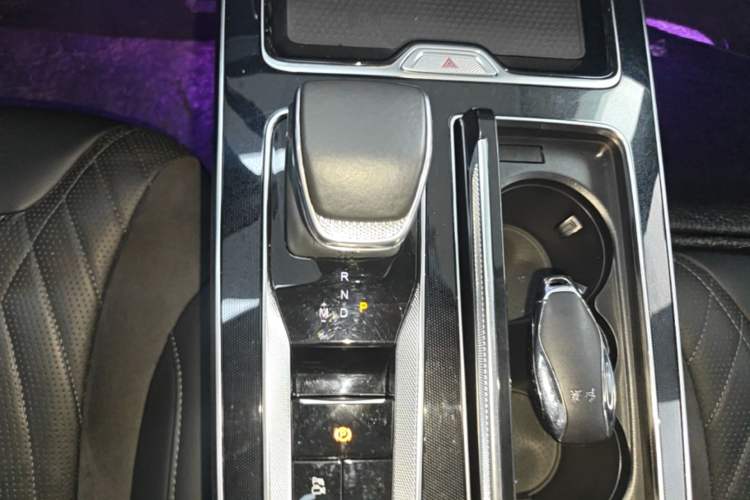 Used Hongqi HS5 2023 2.0T Qixiang Pro Edition Gear Lever