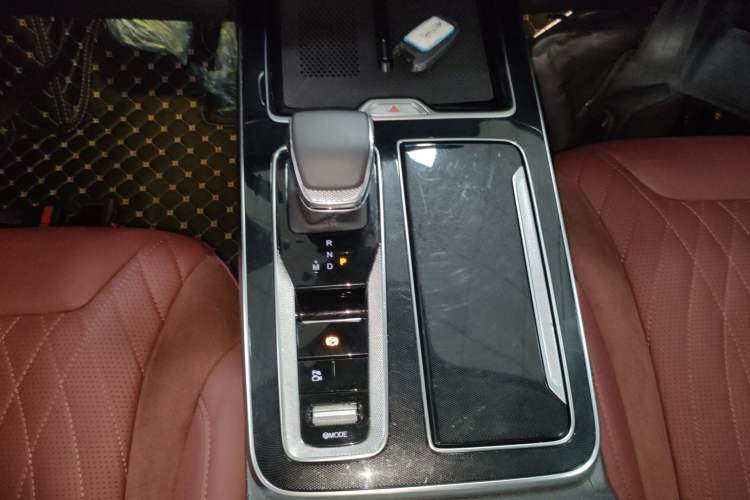 Used Hongqi HS5 2023 2.0T Qixiang Pro Edition Gear Lever