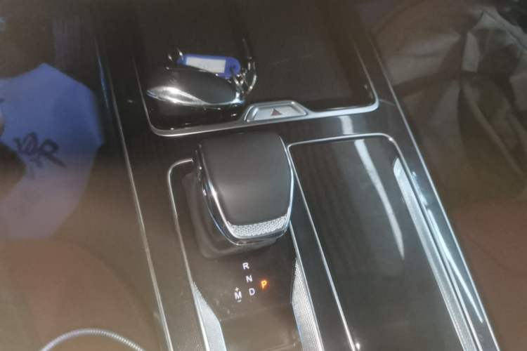 Used Hongqi HS5 2023 2.0T Qixiang Pro Edition Gear Lever