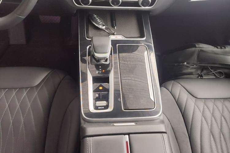 Used Hongqi HS5 2023 2.0T Four-Wheel Drive Flagship Pro Edition Gear Lever