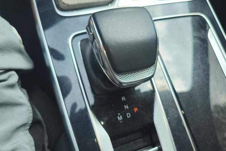 Used Hongqi HS5 2023 2.0T Four-Wheel Drive Flagship Pro Edition Gear Lever