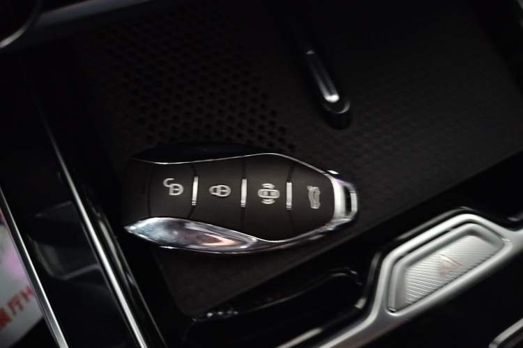 Used Hongqi HS5 2023 2.0T Four-Wheel Drive Flagship Pro Edition Interior 1