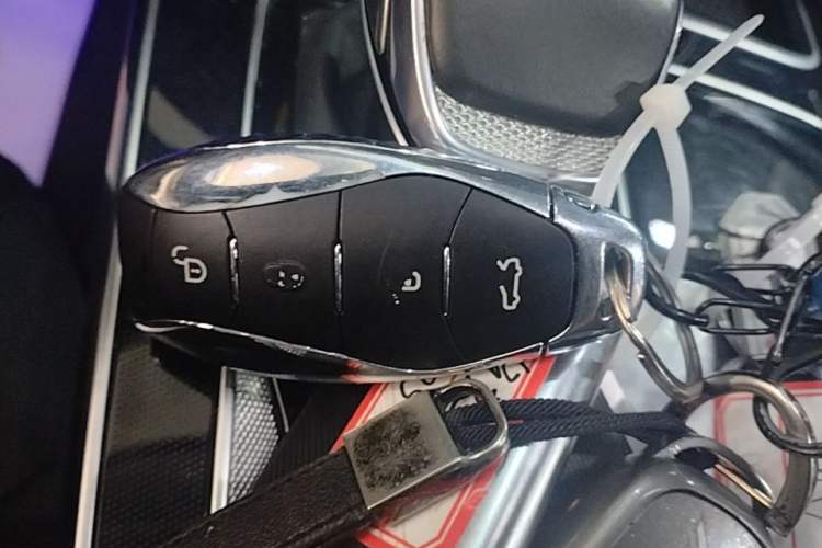 Used Hongqi HS5 2023 2.0T Four-Wheel Drive Flagship Pro Edition Interior 1