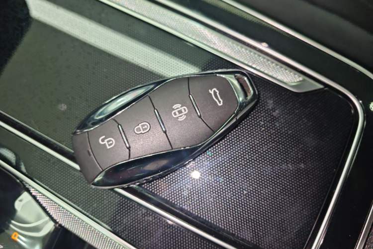 Used Hongqi HS5 2023 2.0T Four-Wheel Drive Flagship Pro Edition Interior 1