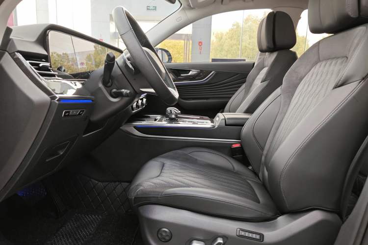 Used Hongqi HS5 2023 2.0T Flagship Pro Edition Interior 1