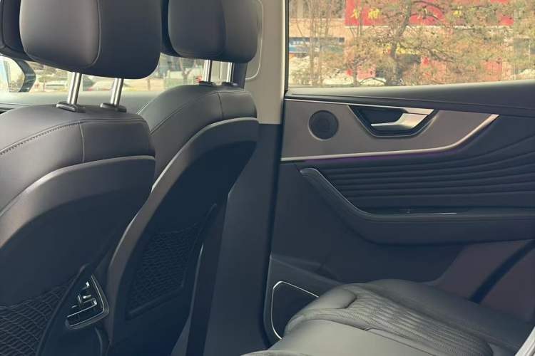 Used Hongqi HS5 2023 2.0T Qixiang Pro Edition Interior 2