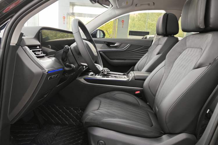 Used Hongqi HS5 2023 2.0T Four-Wheel Drive Flagship Pro Edition Interior 2