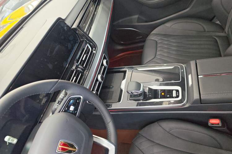 Used Hongqi HS5 2023 2.0T Qixiang Pro Edition Interior 4