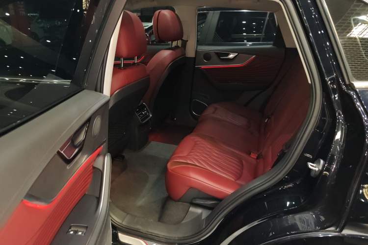 Used Hongqi HS5 2023 2.0T Qixiang Pro Edition Interior 4