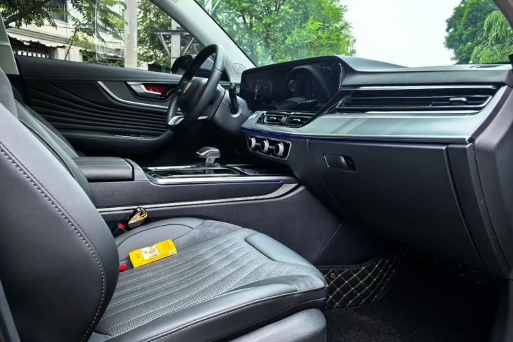 Used Hongqi HS5 2023 2.0T Four-Wheel Drive Flagship Pro Edition Interior 4