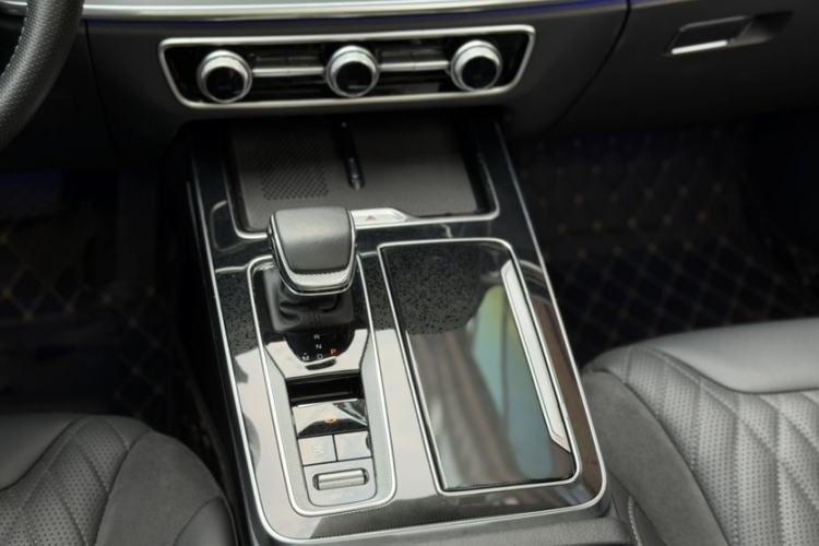 Used Hongqi HS5 2023 2.0T Qixiang Pro Edition Interior 4