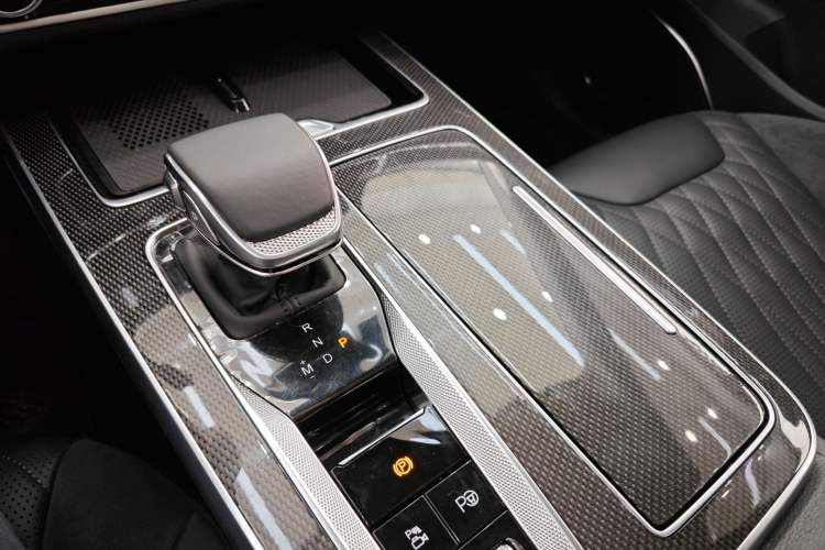Used Hongqi HS5 2023 2.0T Flagship Pro Edition Interior 9