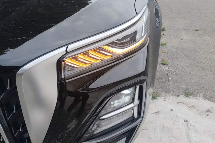 Used Hongqi HS5 2023 2.0T Four-Wheel Drive Flagship Pro Edition Left Front Headlight