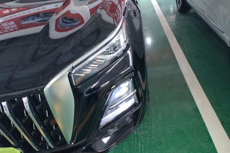 Used Hongqi HS5 2023 2.0T Four-Wheel Drive Flagship Pro Edition Left Front Headlight