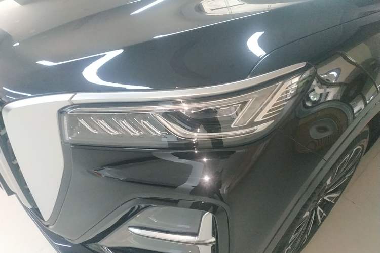Used Hongqi HS5 2023 2.0T Four-Wheel Drive Flagship Pro Edition Left Front Headlight