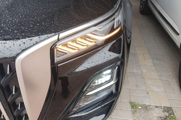 Used Hongqi HS5 2023 2.0T Four-Wheel Drive Flagship Pro Edition Left Front Headlight
