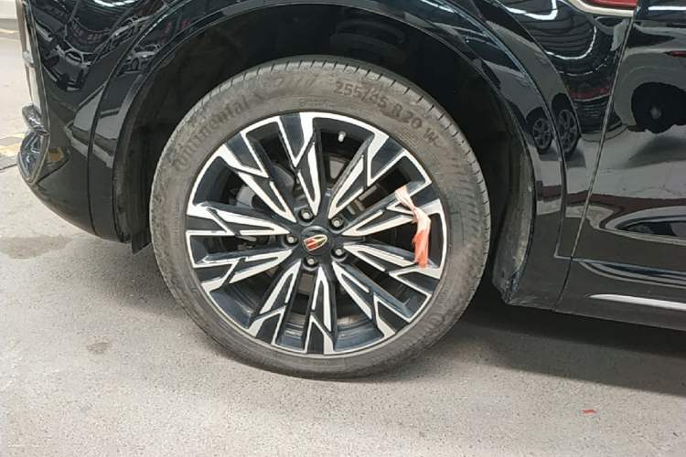 Used Hongqi HS5 2023 2.0T Four-Wheel Drive Flagship Pro Edition Left Front Wheel Hub