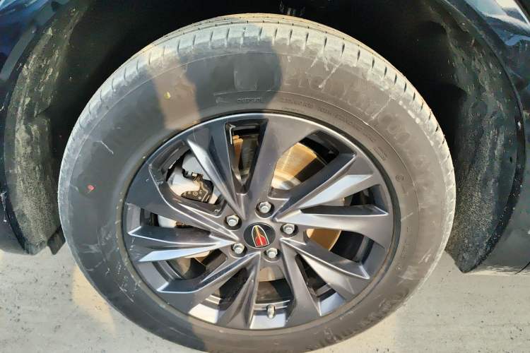 Used Hongqi HS5 2023 2.0T Qixiang Pro Edition Left Front Wheel Hub