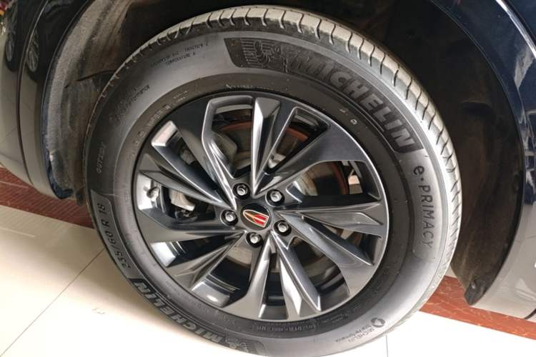 Used Hongqi HS5 2023 2.0T Qixiang Pro Edition Left Front Wheel Hub
