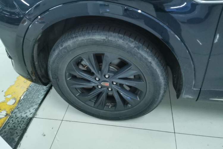 Used Hongqi HS5 2023 2.0T Qixiang Pro Edition Left Front Wheel Hub