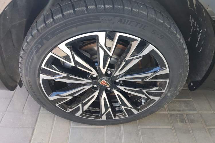 Used Hongqi HS5 2023 2.0T Four-Wheel Drive Flagship Pro Edition Left Front Wheel Hub