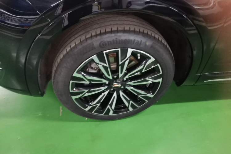 Used Hongqi HS5 2023 2.0T Four-Wheel Drive Flagship Pro Edition Left Front Wheel Hub