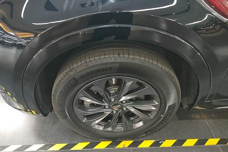 Used Hongqi HS5 2023 2.0T Qixiang Pro Edition Left Front Wheel Hub