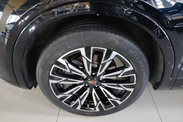 Used Hongqi HS5 2023 2.0T Four-Wheel Drive Flagship Pro Edition Left Front Wheel Hub
