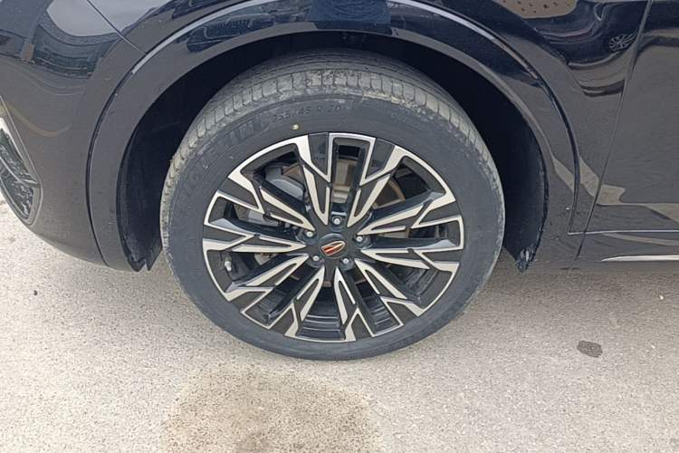 Used Hongqi HS5 2023 2.0T Four-Wheel Drive Flagship Pro Edition Left Front Wheel Hub
