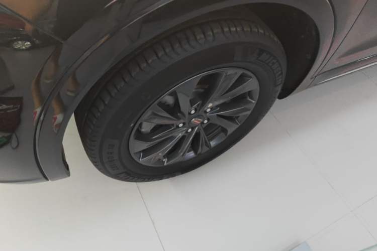 Used Hongqi HS5 2023 2.0T Qixiang Pro Edition Left Front Wheel Hub
