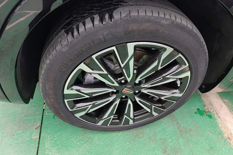 Used Hongqi HS5 2023 2.0T Four-Wheel Drive Flagship Pro Edition Left Front Wheel Hub