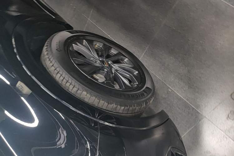 Used Hongqi HS5 2023 2.0T Qixiang Pro Edition Left Front Wheel Hub