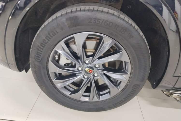 Used Hongqi HS5 2023 2.0T Qixiang Pro Edition Left Front Wheel Hub